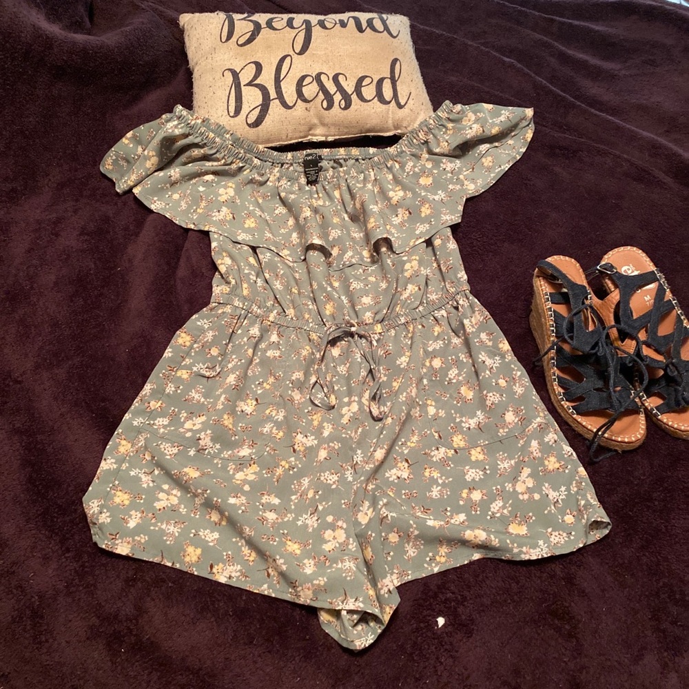 Off shoulder romper